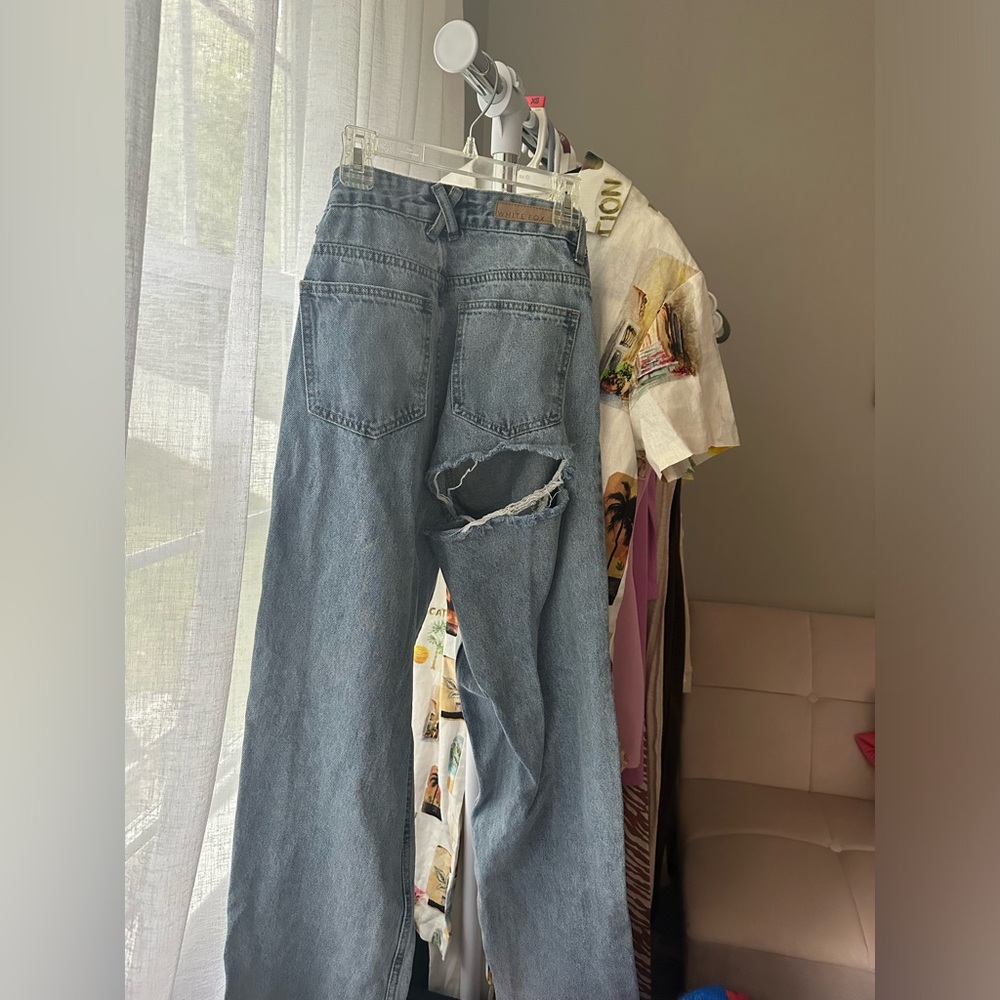 WHITE FOX BOUTIQUE distressed jeans
